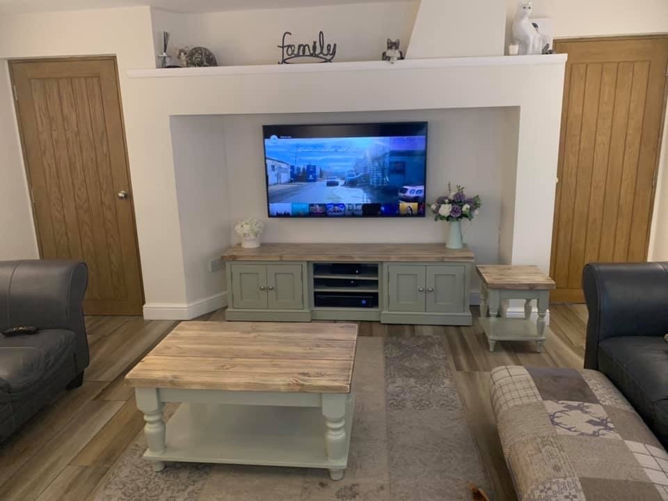 6ft farmhouse tv 3