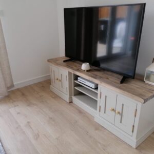 5ft Farmhouse TV with Brass